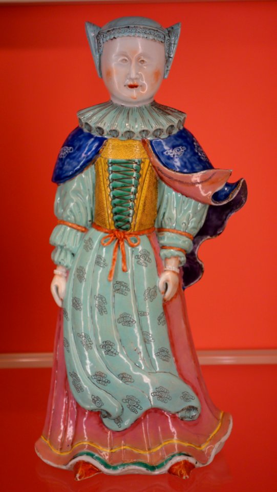 European woman, Jingdezhen, China, c. 1740 - Winterthur Museum - DSC01571