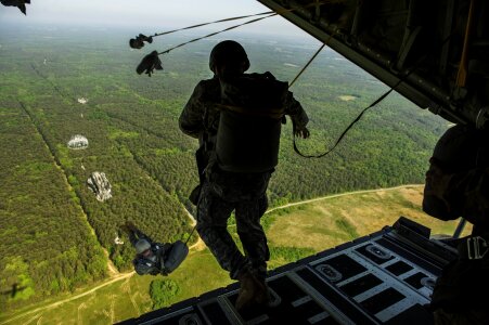 Parachute jumping parachutist photo