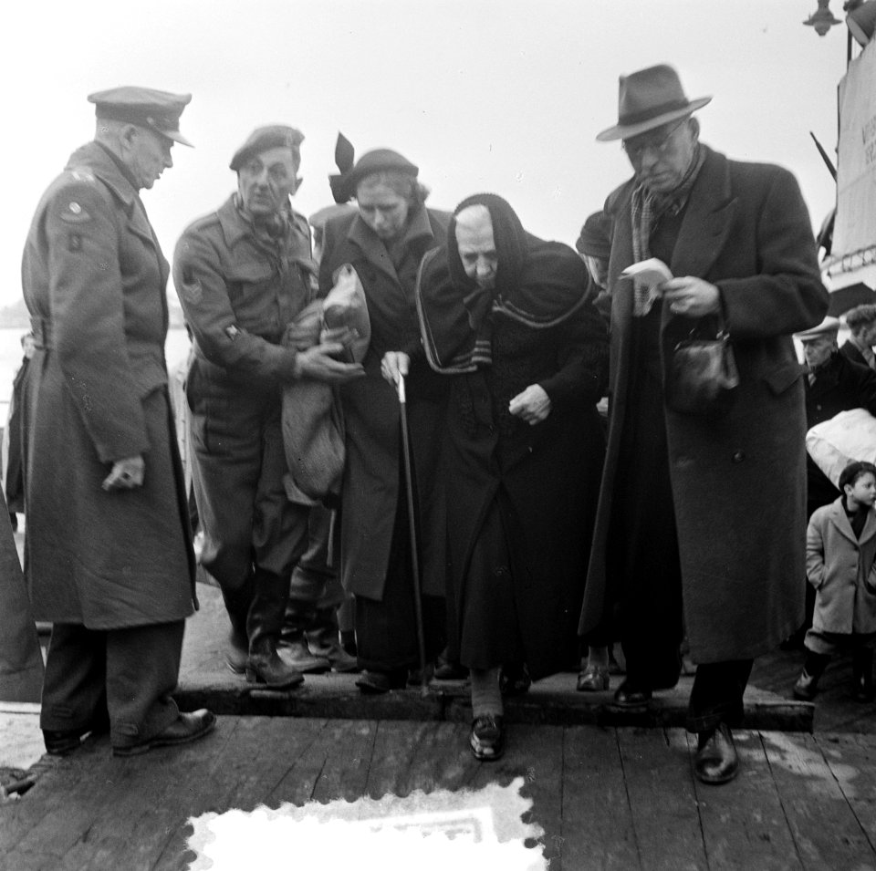 Evacuees, Bestanddeelnr 905-5301