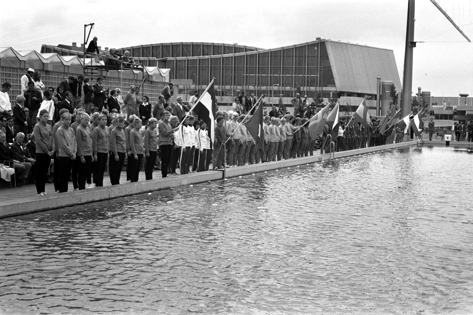 Europese jeugdzwemkampioenschappen in Rotterdam, overzicht openingsceremonie, Bestanddeelnr 924-8116
