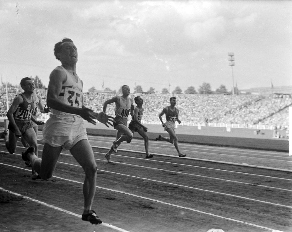 Europese atletiekkampioenschappen te Brussel Finish van de 200 meter. Winnaar l, Bestanddeelnr 904-1546
