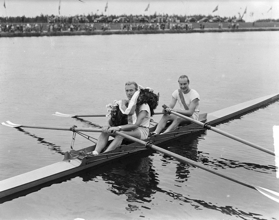 Europees Roeikamp Bosbaan in 1949, winnaar dubbel twee de Denen Larsen en Parsne, Bestanddeelnr 903-5772