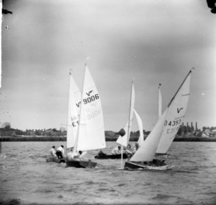 Europees Kampioenschap Vaurienklasse op de Alkmaarder Plassen . Het ronden van d, Bestanddeelnr 915-3605