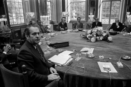 Europese Commissie vergadert in voorschoten, overzicht, op voorgrond ex Minister, Bestanddeelnr 926-7448