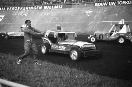 Europees Kampioenschap Auto-Speedway in OS. Kleingeld met verbrande hand langs d, Bestanddeelnr 921-4959
