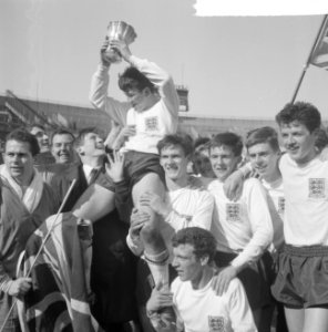 Europees jeugdtoernooi finale Engeland tegen Spanje 4-0, Engelse ploeg met de be, Bestanddeelnr 916-2722