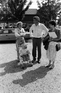 Eurocampagne '89 van de PvdA Wim Kok , Marjanne Sint en Piet Dankert praten me, Bestanddeelnr 934-4617