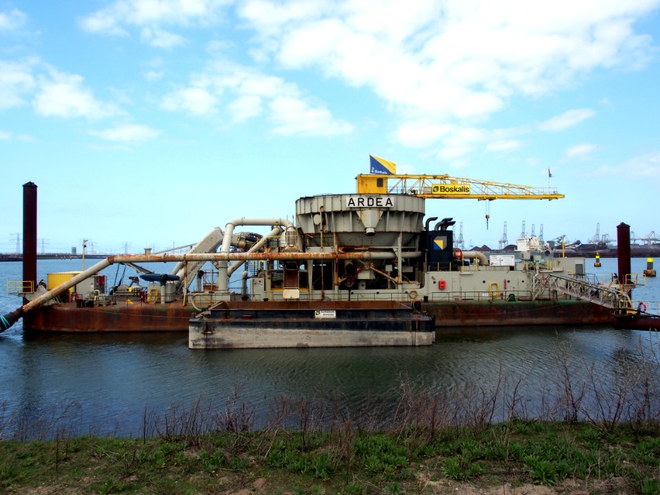 Euroduw 1, ENI 02316525 (front) & Ardea, ENI 02717386 (back)