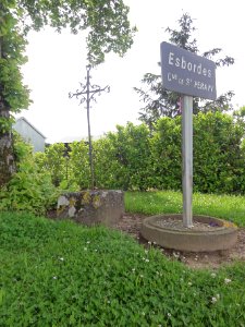 Esbordes (Outarville, Loiret) Croix de chemin