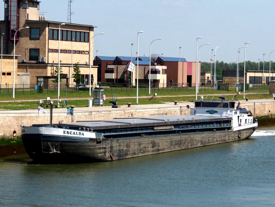 Escalda - ENI 02325664, Berendrechtsluis, Port of Antwerp, pic1