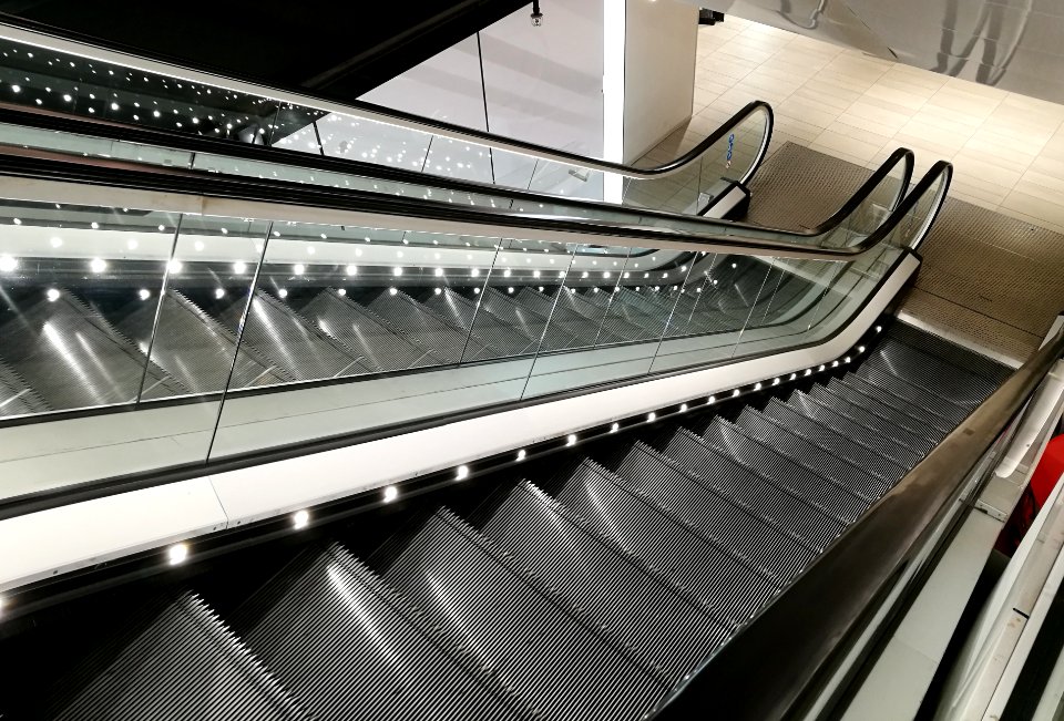Escalators Valkea Oulu 20171204