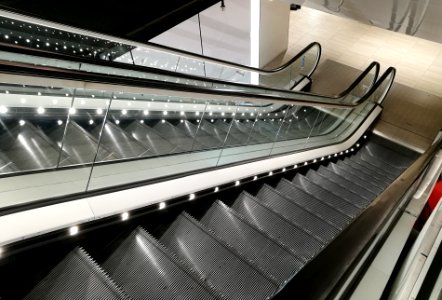 Escalators Valkea Oulu 20171204 photo