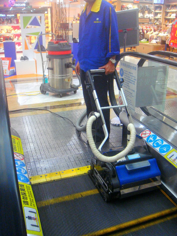 Escalator vacuum - 02