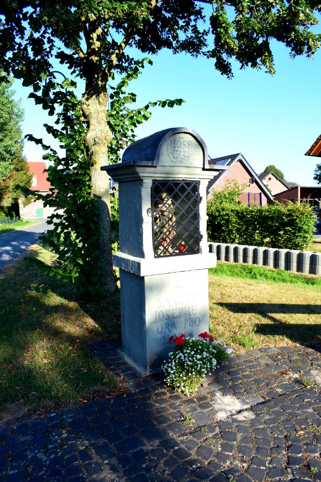 Esbeck - Bildstock Schwalbenweg
