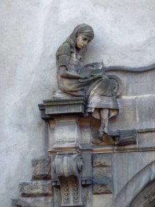 ES Mörikegymnasium höhere Tochter links
