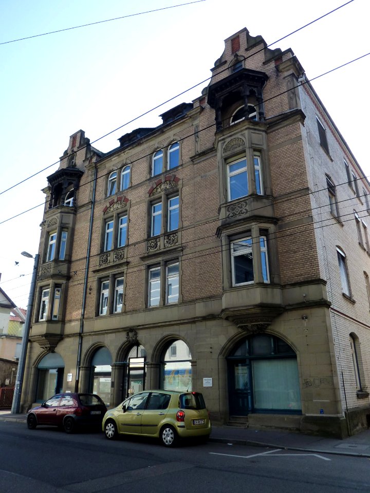 ES Neckarstraße 24 stürzend
