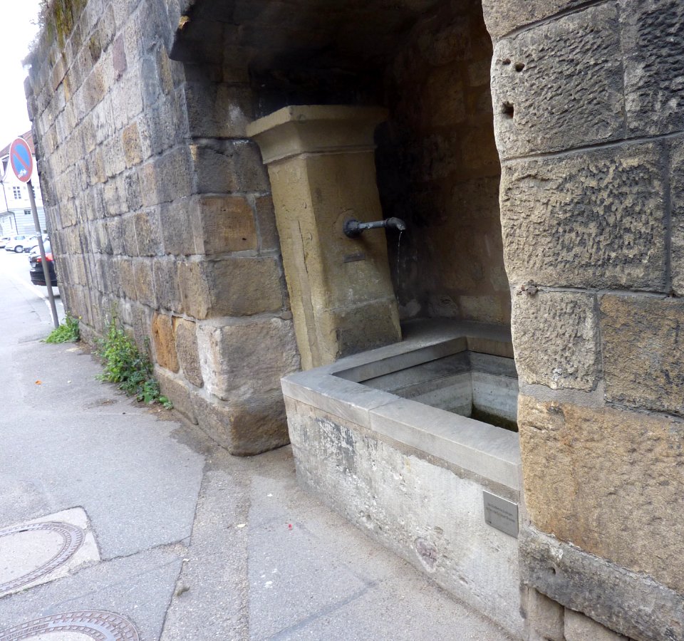 ES Augustinerstraße Brunnen Bergseite