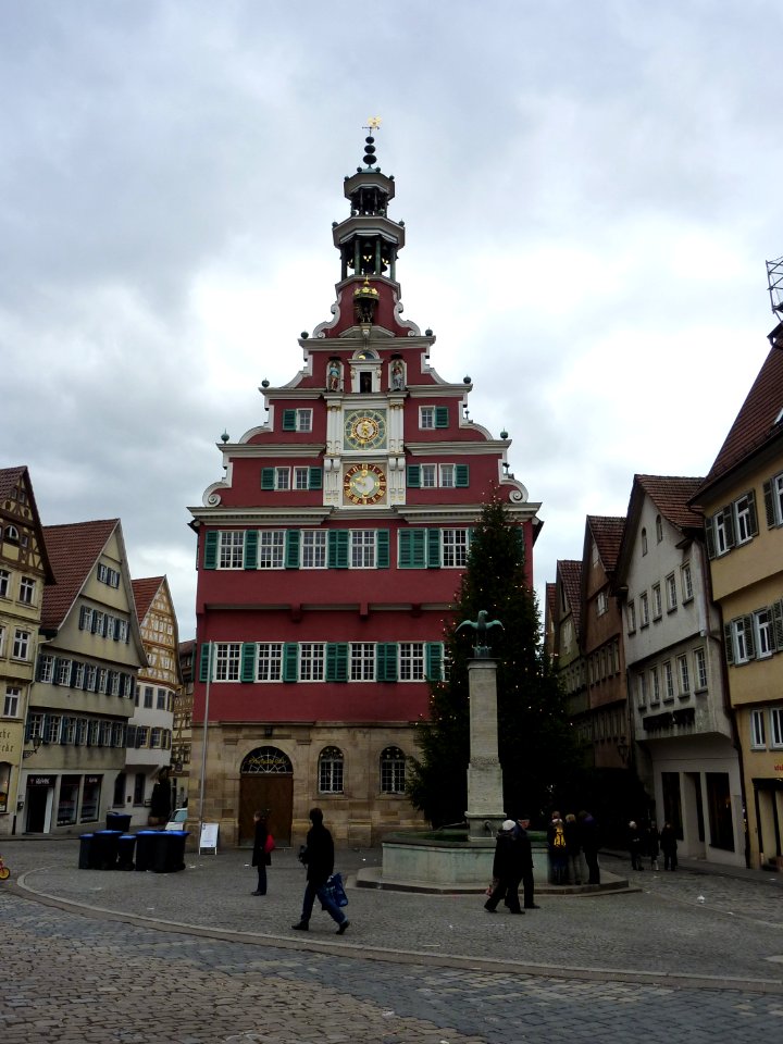 ES Altes Rathaus Dezember 2011 weiter