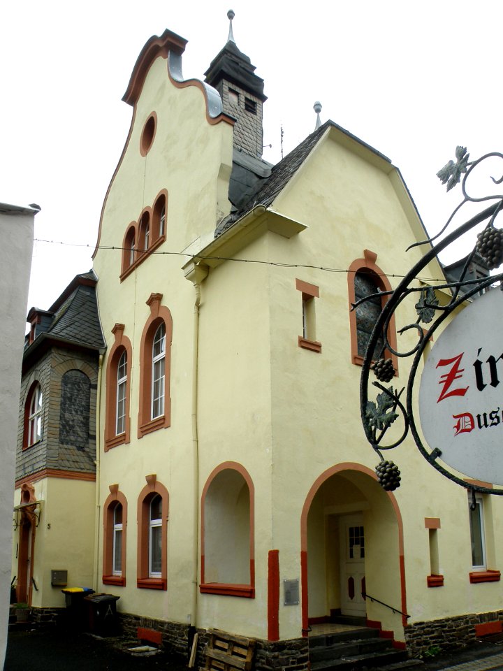 Ernst (Mosel) Klosterhaus