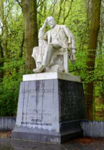 Ernest Solvay by Égide Rombaux - Brussels, Belgium - DSC06652