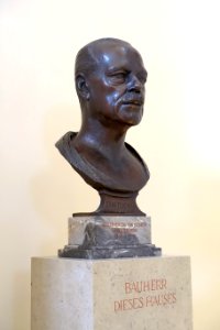 Ernst Ludwig by Heinrich Jobst, 1928, bronze - Hessisches Landesmuseum Darmstadt - Darmstadt, Germany - DSC00020