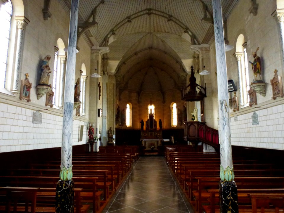 Erny-Saint-Julien (Pas-de-Calais, Fr) église Saint-Julien intérieur