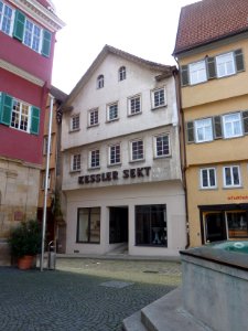 ES Rathausplatz 18