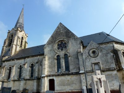 Erny-Saint-Julien (Pas-de-Calais, Fr) église Saint-Julien coté sud