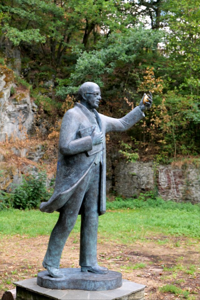 Ernst Majer-Leonhard statue Burghain Falkenstein 2020-08-18 04
