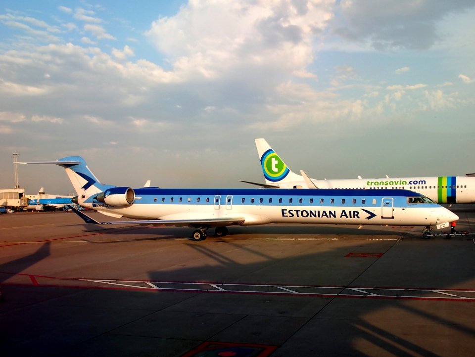 ES-ACD Estonian Air Canadair CL-600-2D24 Regional Jet at Schiphol, pic3