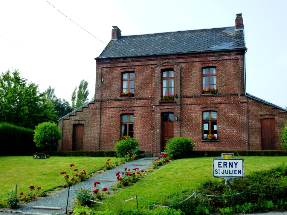 Erny-Saint-Julien (Pas-de-Calais, Fr) mairie