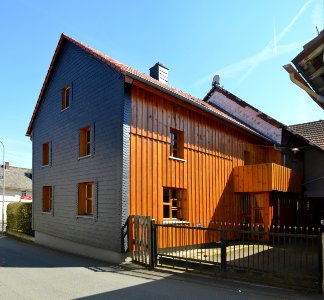Ernsthausen, Bahnhofstraße 7 (1)
