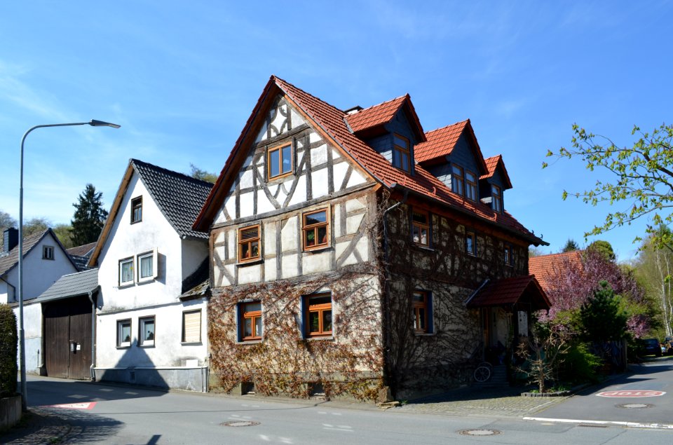 Ernsthausen, Bahnhofstraße 6
