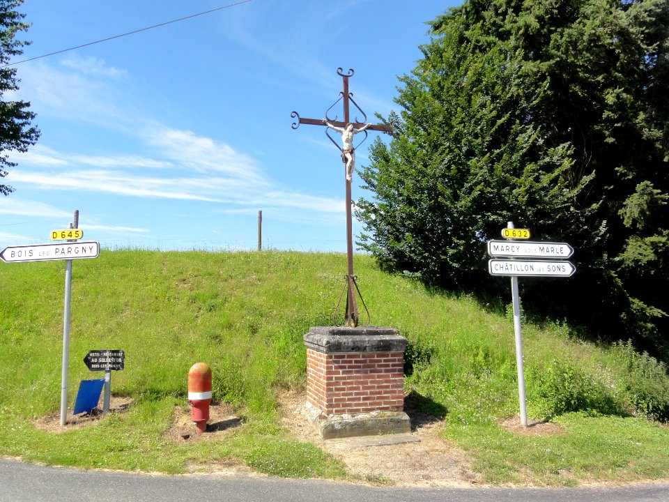 Erlon (Aisne) Croix de chemin
