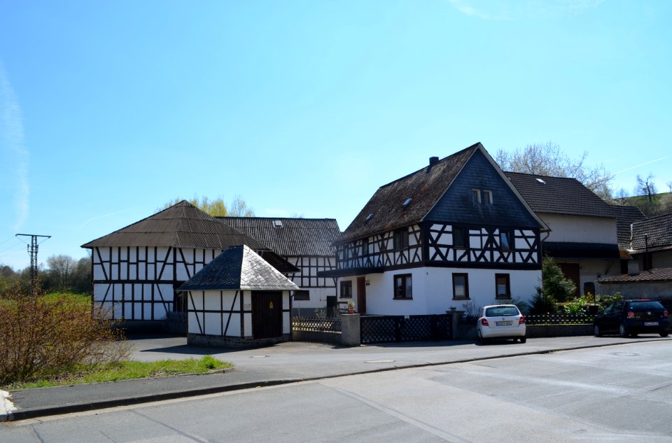 Ernsthausen, Bahnhofstraße 3