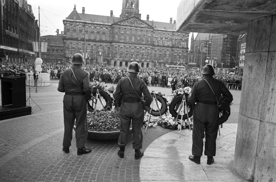Erewacht tijdens de plechtigheid, Bestanddeelnr 924-5171
