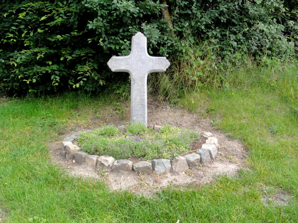 Erloy (Aisne) petite croix de chemin