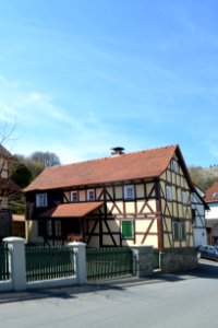 Ernsthausen, Bahnhofstraße 32 (1)