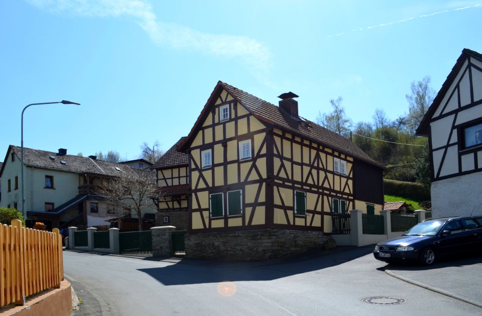 Ernsthausen, Bahnhofstraße 32 (2)