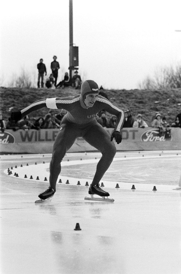 Eric Heiden (Verenigde Staten) bij de start van zijn rit op de 500 meter, Bestanddeelnr 930-1361