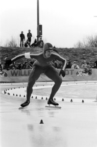 Eric Heiden (Verenigde Staten) bij de start van zijn rit op de 500 meter, Bestanddeelnr 930-1361