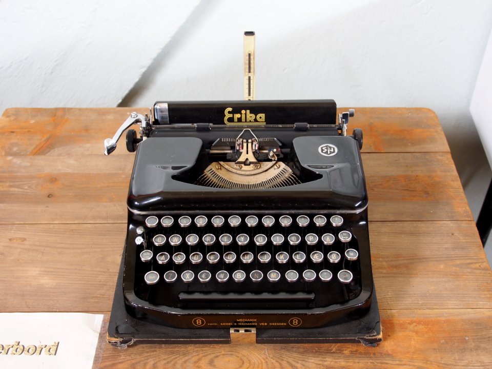 Erika typewriter in Aalborg Forsvars- og Garnisonsmuseum, pic1