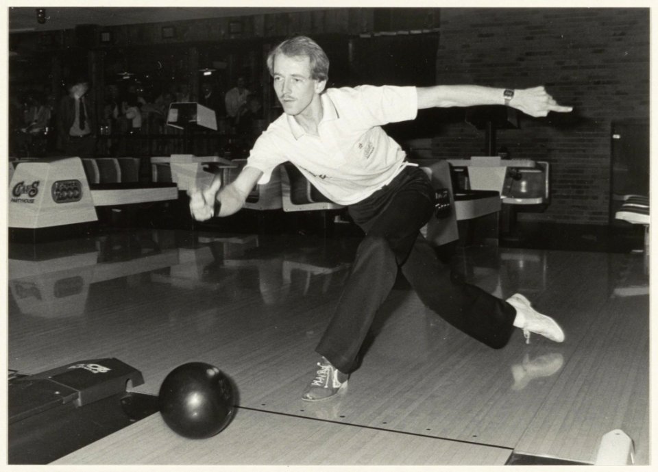 Eric Kok tweede bij het wereldkampioenschap bowling bij Claus Partyhouse. NL-HlmNHA 54014471