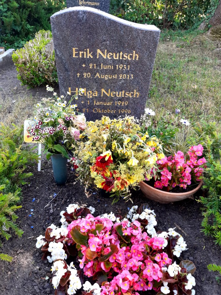 Erik Neutsch Grab Friedhof Lettin