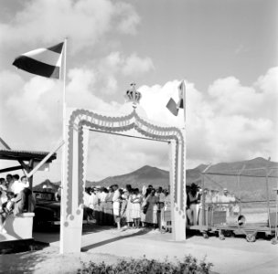 Erepoort op Sint Maarten met het opschrift Welkom op St Maarten, Bestanddeelnr 252-4003