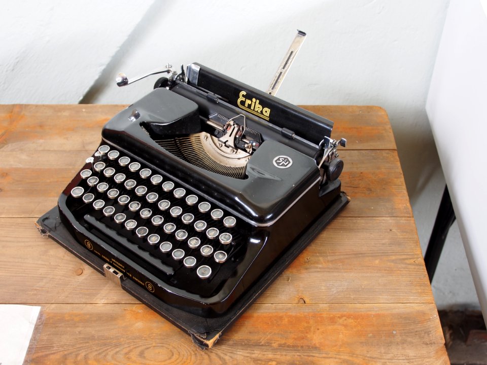 Erika typewriter in Aalborg Forsvars- og Garnisonsmuseum, pic2