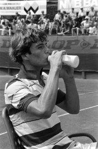 Eric Wilberts drinkt, Bestanddeelnr 931-6225