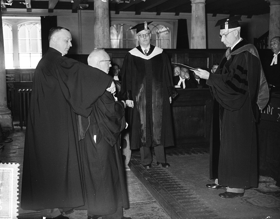 Erepromotie Ds. J. P. van Heest (Ev. Lutherse Kerk). links Ds. C. Pel , rechts …, Bestanddeelnr 907-1740