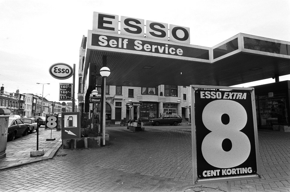 Esso Self Service met 8 cent korting in Den Haag, Bestanddeelnr 931-8860