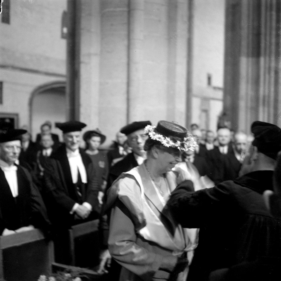Erepromotie Mevrouw Roosevelt . Buiten aankomst koningin, Bestanddeelnr 902-6985